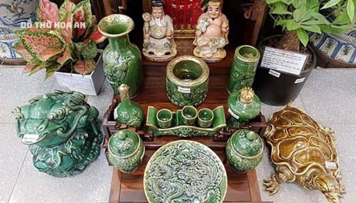 Thần Tài – Ông Địa là hai vị thần được thờ chung trong một tủ thờ