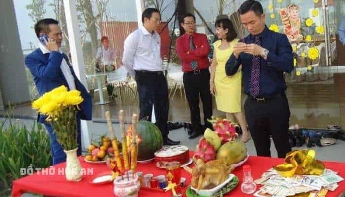 Giờ khai trương sẽ được xem riêng cho từng người, mỗi tuổi sẽ có 1 giờ đẹp để khai trương cửa hàng khác nhau