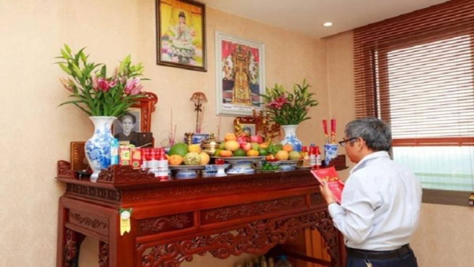 Bày trí bàn thờ gia tiên đúng kiểu truyền thống Bày trí bàn thờ gia tiên đúng kiểu truyền thống