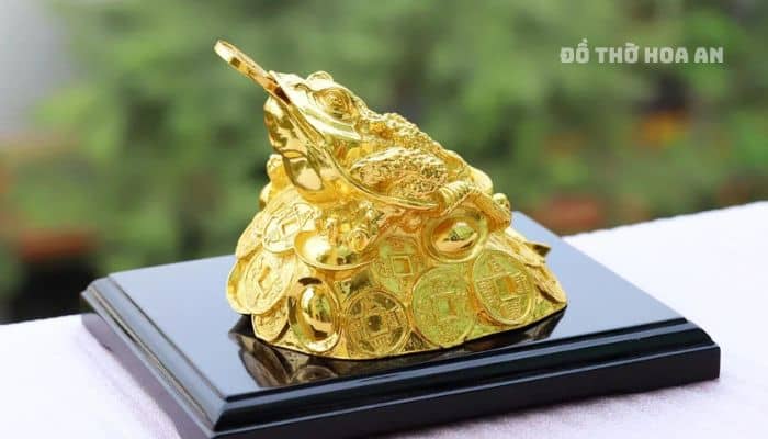 Để khai quang điểm nhãn cho Tượng cóc ba chân, bạn hoàn toàn có thể thỉnh thầy tử vi & phong thủy để triển khai nghi lễ một cách chuẩn xác nhất
